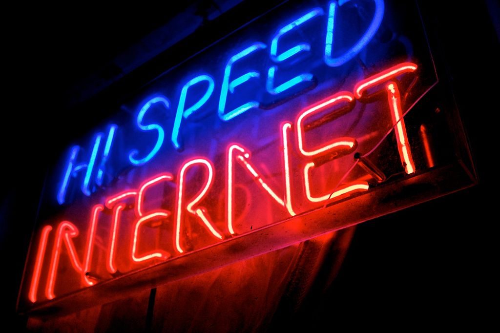 Hi_Speed_Internet_Neon_Sign_Minneapolis_4573842992